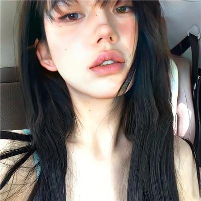 一位站立的人